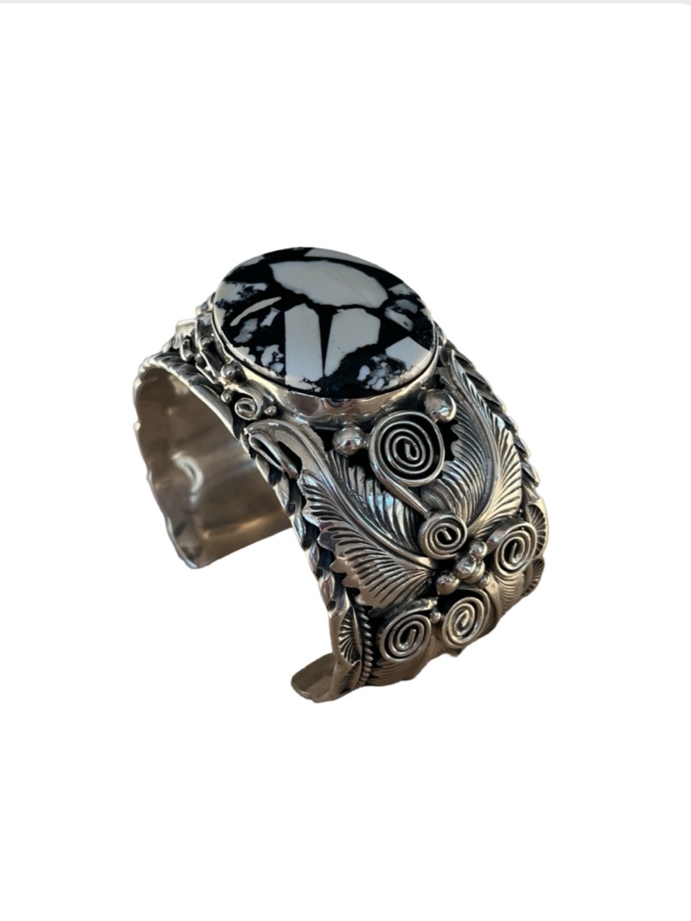 M Thomas Jr Navajo Sterling
Silver Wide Cuff Bracelet